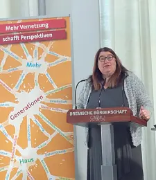 Senatorin Stahmann begrüßt die Teilnehmerinnen und Teilnehmer des Ländertreffens der Mehrgenerationenhäuser