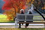 Symbolbild: Senioren auf einer Parkbank