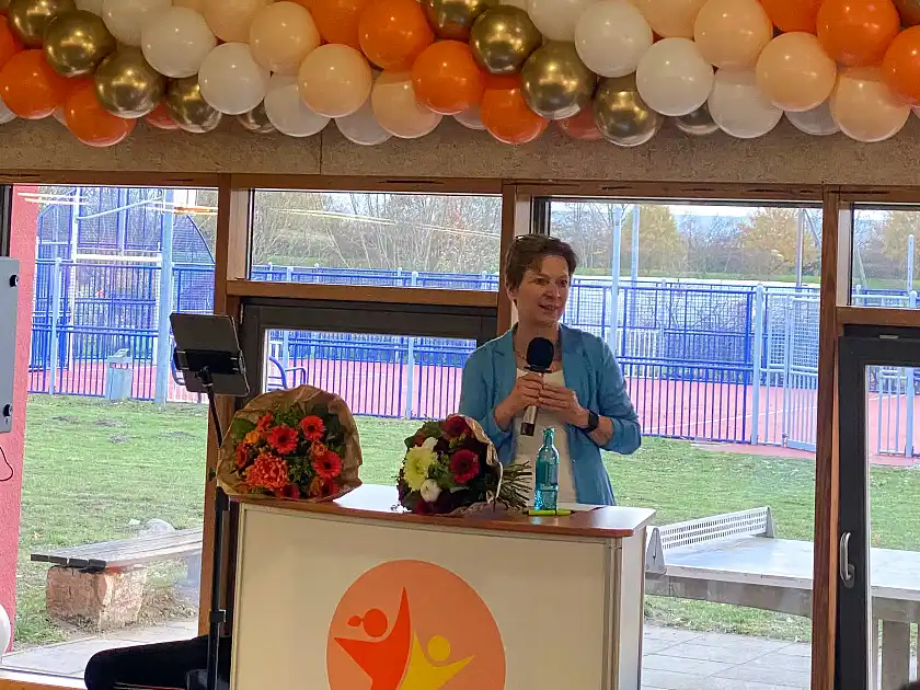 Sozialsenatorin Schilling eröffnet Jugendhaus Hemelingen