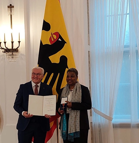 Virginie Kamche Tebou und Bundespräsident Walter Steinmeier. 