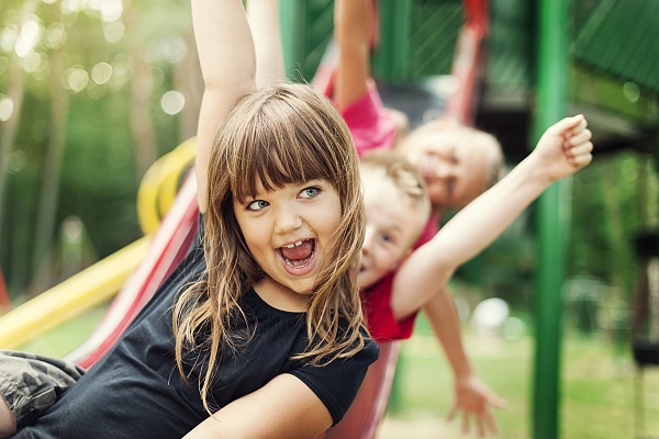 Kind auf dem Spielplatz